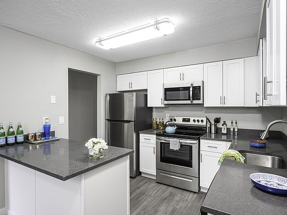 4th image of 11981 SW Center St #67
