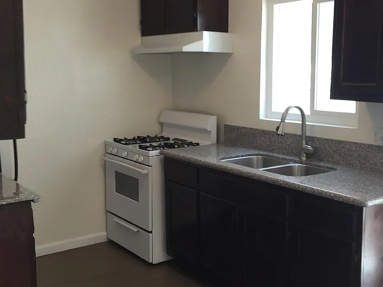 4353 Toland Way #14 — Photo 14
