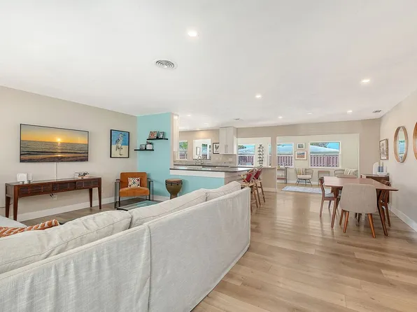 6802 Roxbury Dr, Sarasota, FL 34231