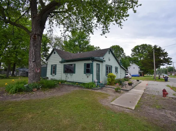 403 E Saint John St, Litchfield, IL 62056