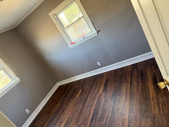 5th image of 211 Olivia Ln