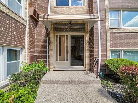 4th image of 2257 Des Plaines Ave #1NE