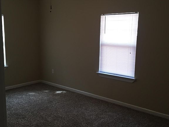 5th image of 3600 Gaston Dr