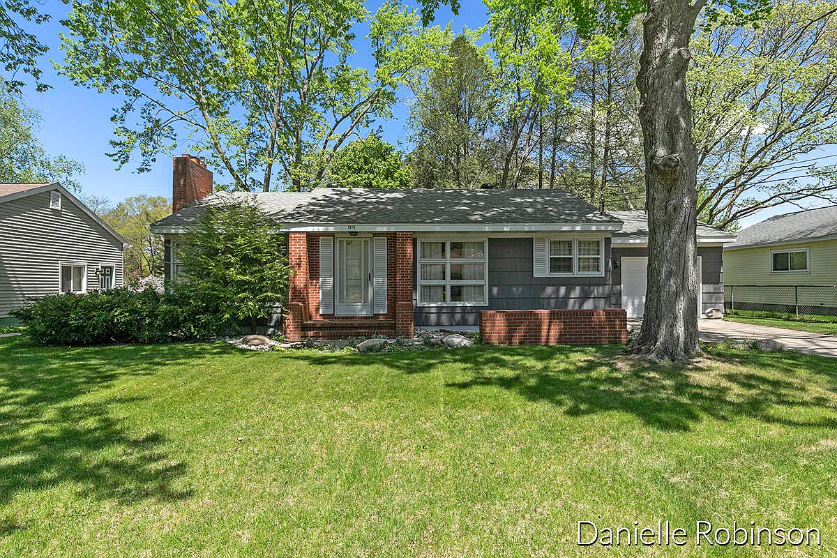 1318 Cherry Ave photo 1