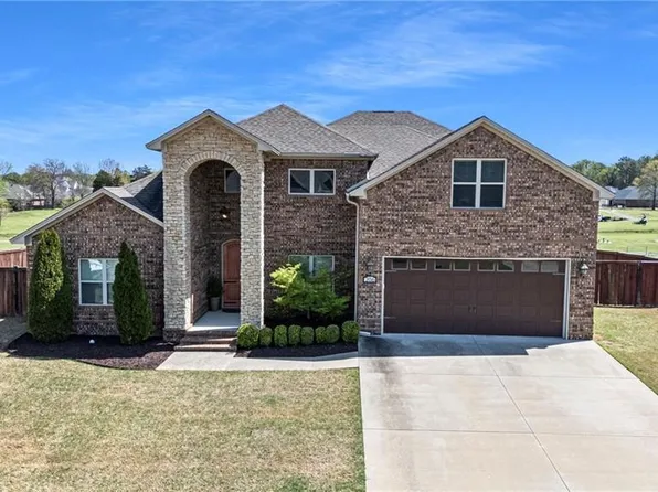 206 Promenade Cir, Russellville, AR 72801
