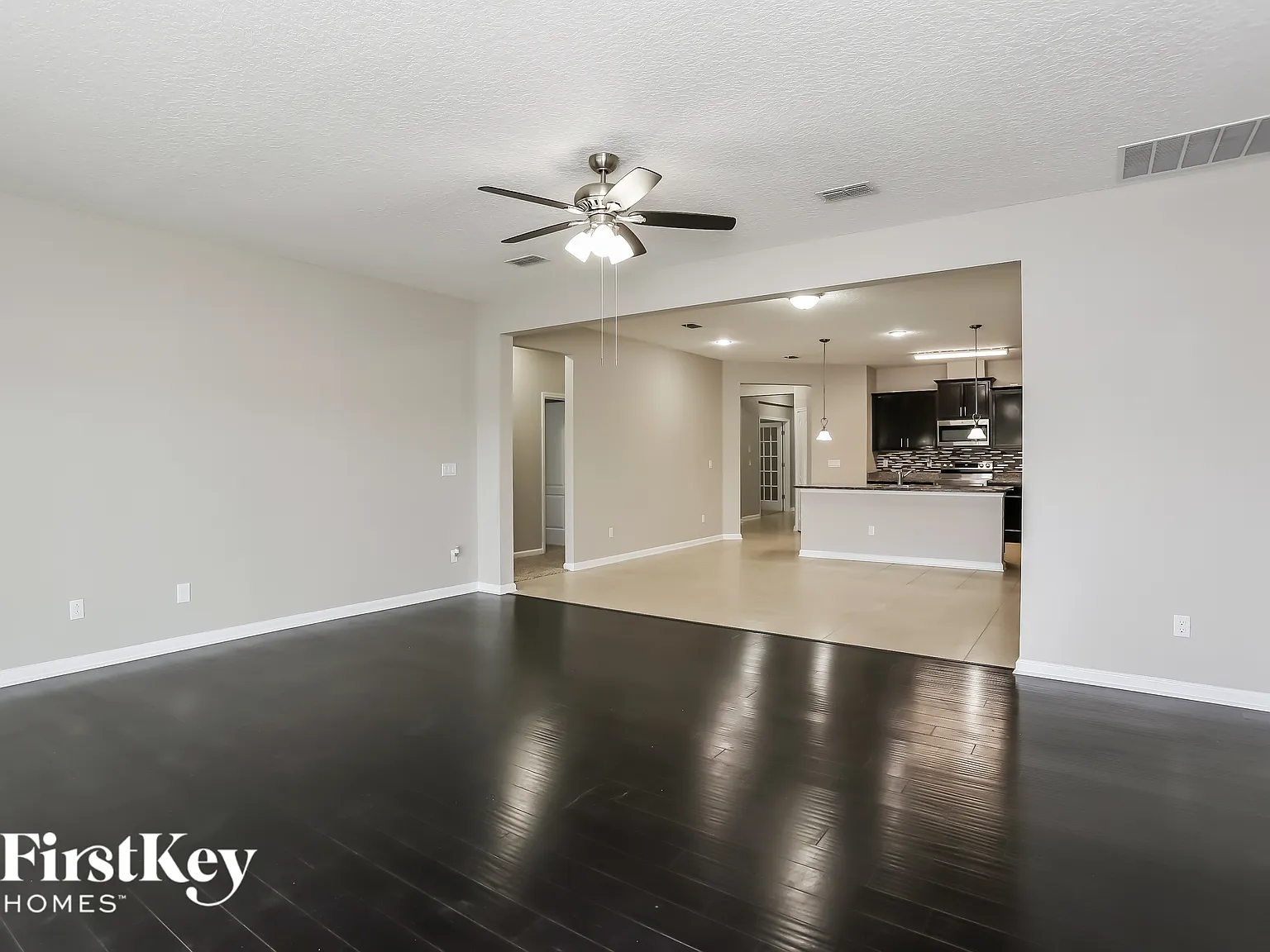 4 bed, 2.5 bath, 2496 sqft, $3,065 — Photo 4