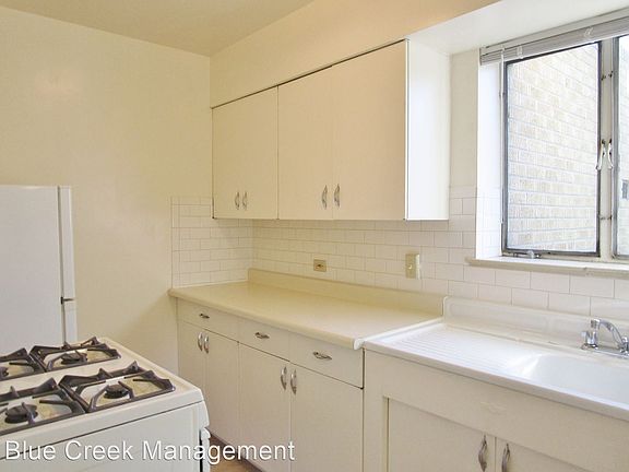 4th image of 680 N Pearl St APT 6
