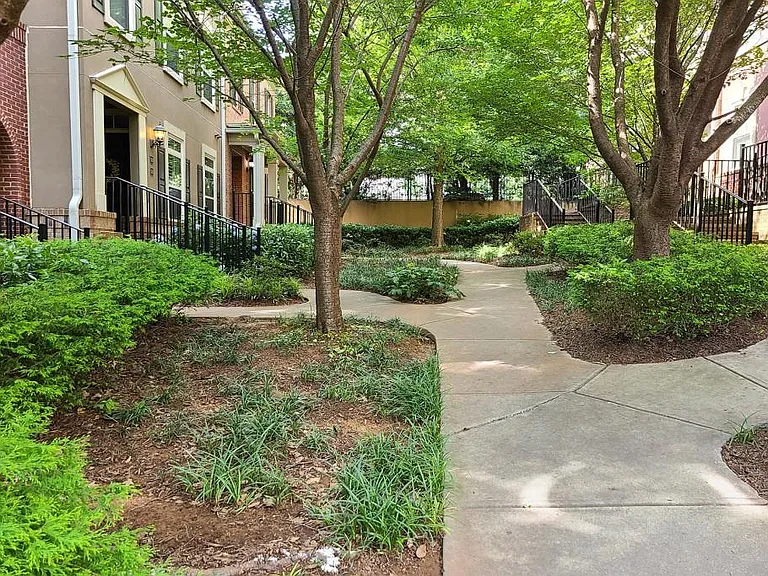 942 Perimeter Walk — Photo 18