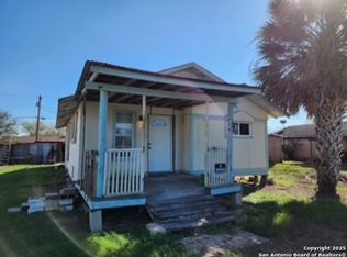 407 Austin St, George West, TX 78022