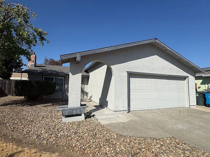 2 bed, 1.0 bath, 900 sqft, $1,895 — Photo 2