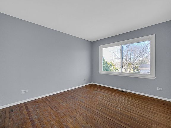 3rd image of 548 Regent Rd