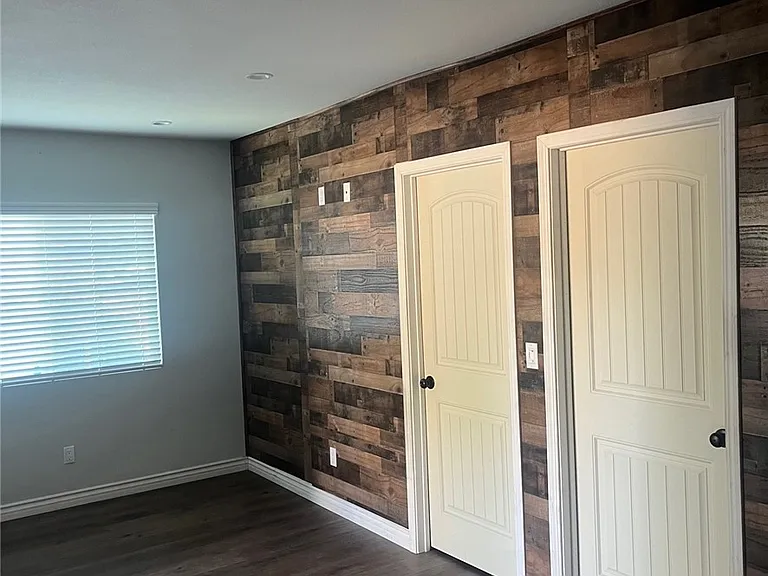 7239 Sterling Ave — Photo 2