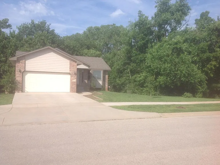 513 E Minneha Ave — Photo 2