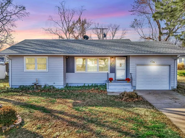 5 Grove Ct, Newton, KS 67114