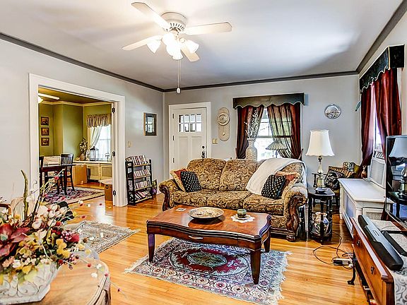 5th image of 1309 W Elm St