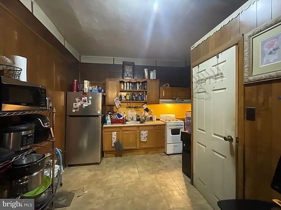 3rd image of 1811 River Ave