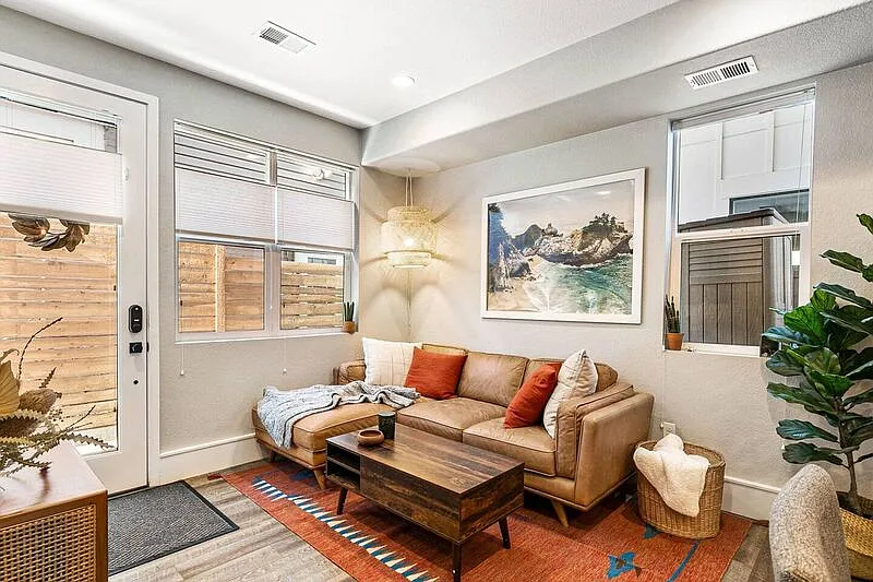 1 bed, 3.0 bath, 1064 sqft, $2,980 — Photo 3