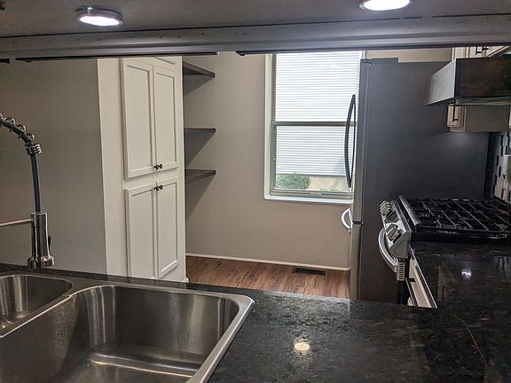 4th image of 1018 Clyde Ave