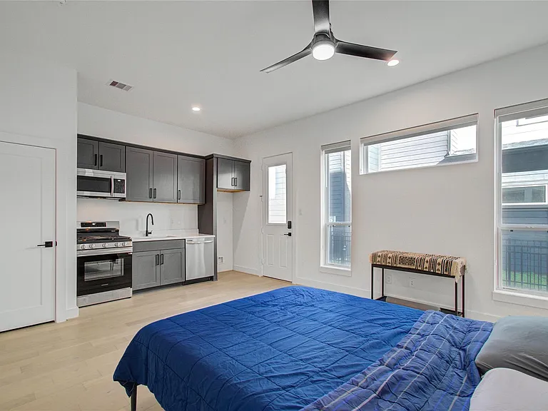 3032 Lamar St — Photo 6