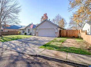 956 29th Ave, Sweet Home, OR 97386
