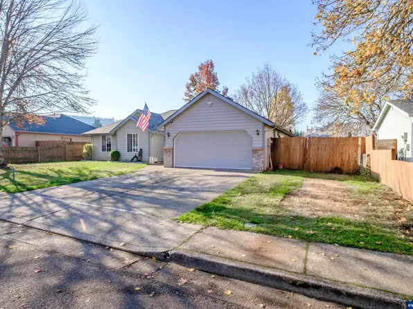 956 29th Ave, Sweet Home, OR 97386