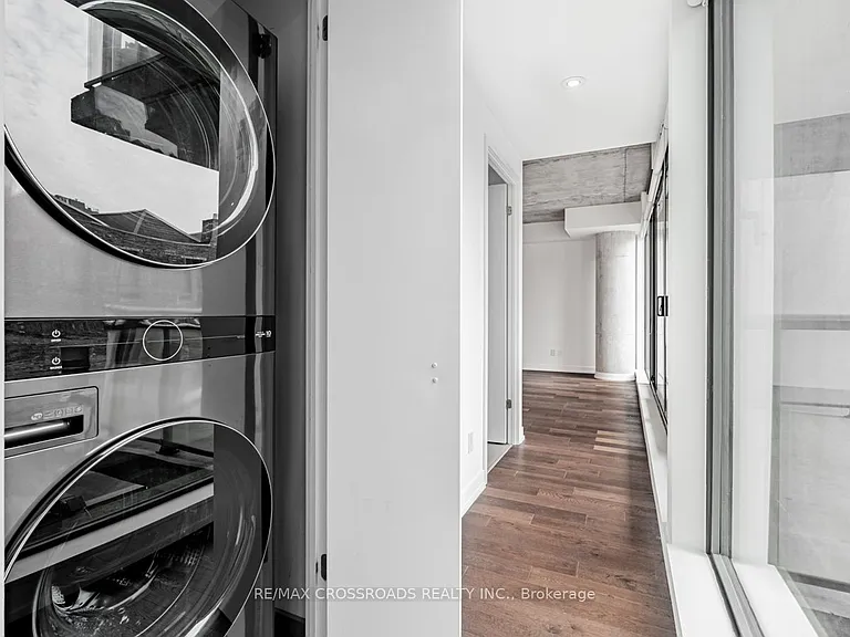 560 King St W #524 — Photo 15