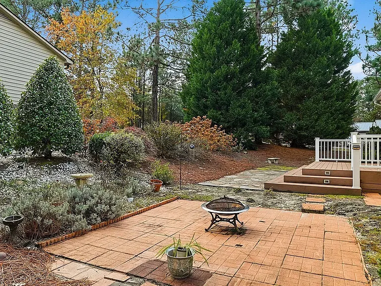 220 Spring Lake Dr — Photo 5