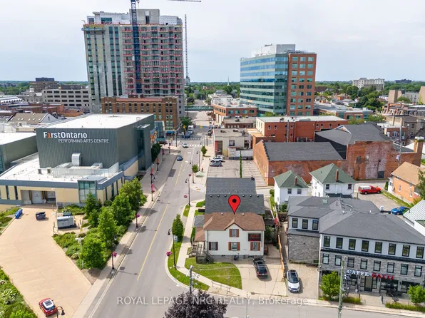 44 Carlisle St, Saint Catharines, ON L2R 4H4