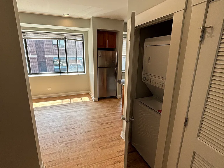 2245 W Barry Ave #2C — Photo 8
