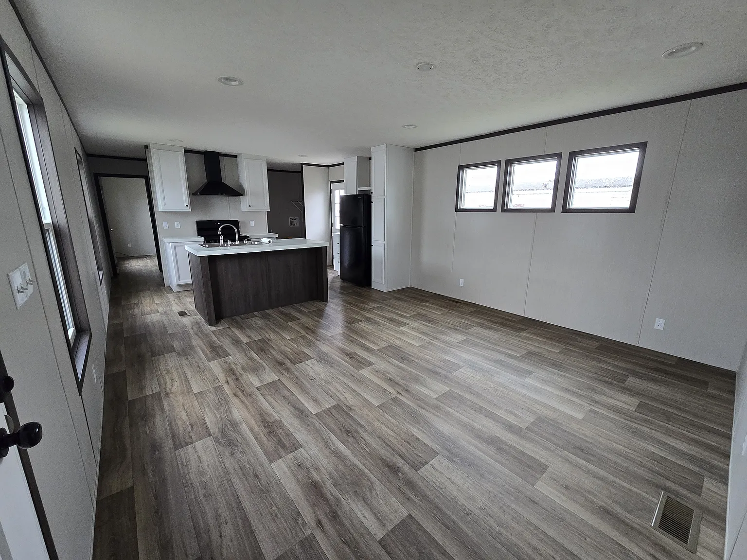 3 bed, 1080 sqft, $1,250 — Photo 2