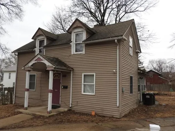 328 W Stearns St, Freeport, IL 61032