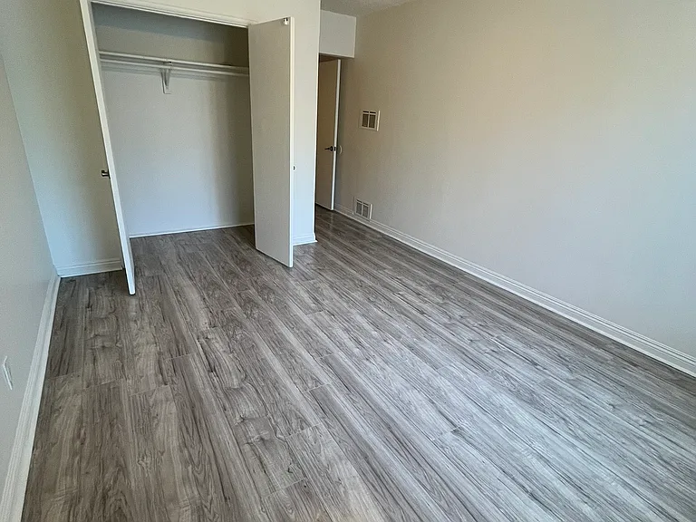 14612 Wyandotte St #9 — Photo 11