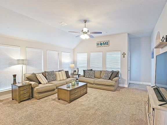 4th image of 3407 Chadbourne Dr