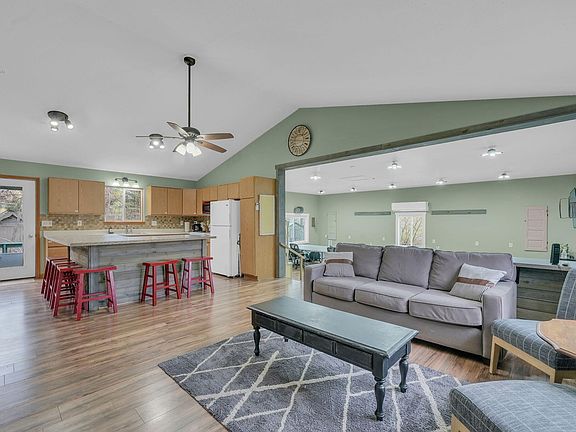5th image of 125 Whitebirch Dr