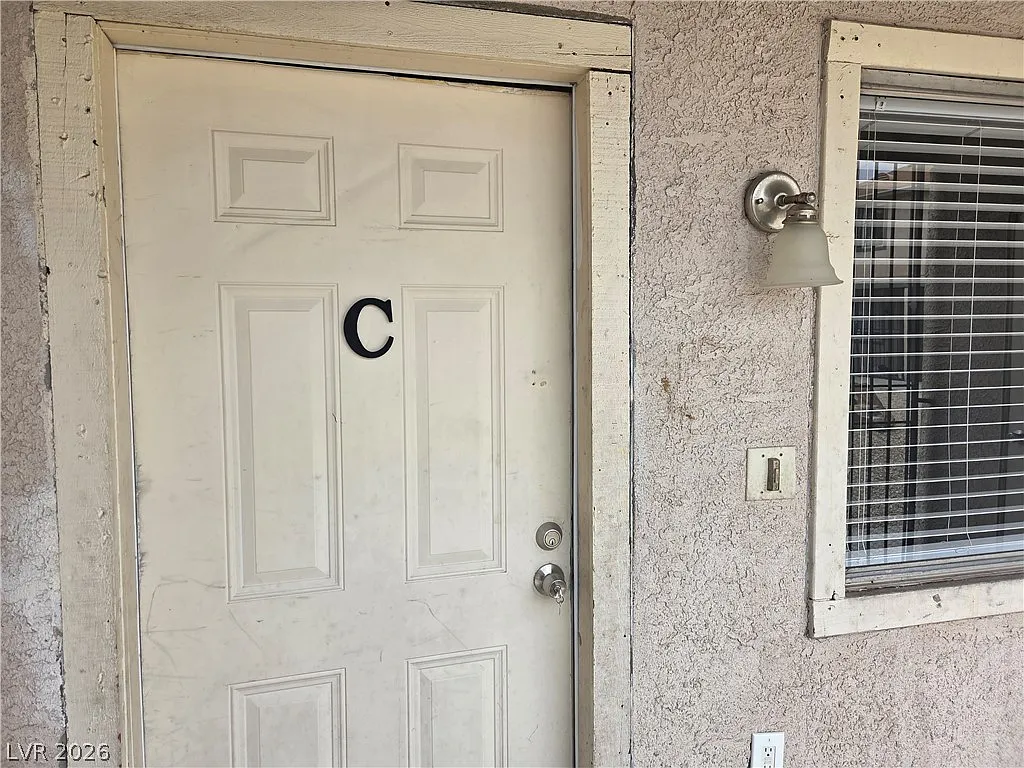 2 bed, 1.5 bath, 896 sqft, $1,200 — Photo 3