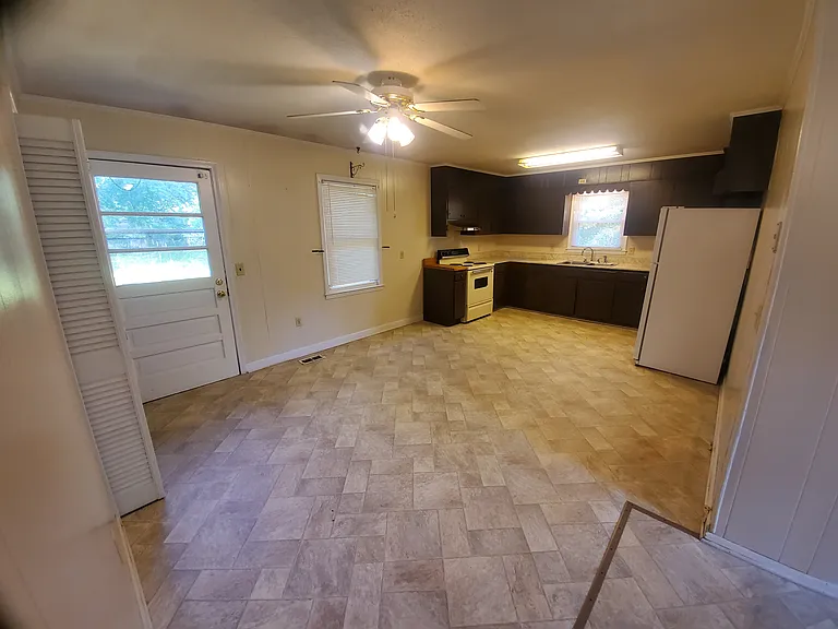 270 Carolina Cir — Photo 12