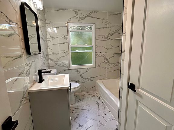 3rd image of 27 New Castle Dr #2