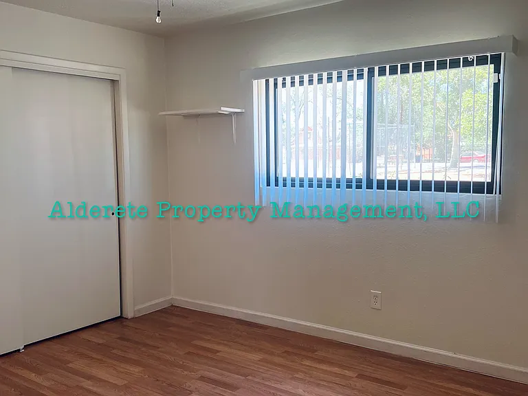 208 Cromwell Ave SE — Photo 4