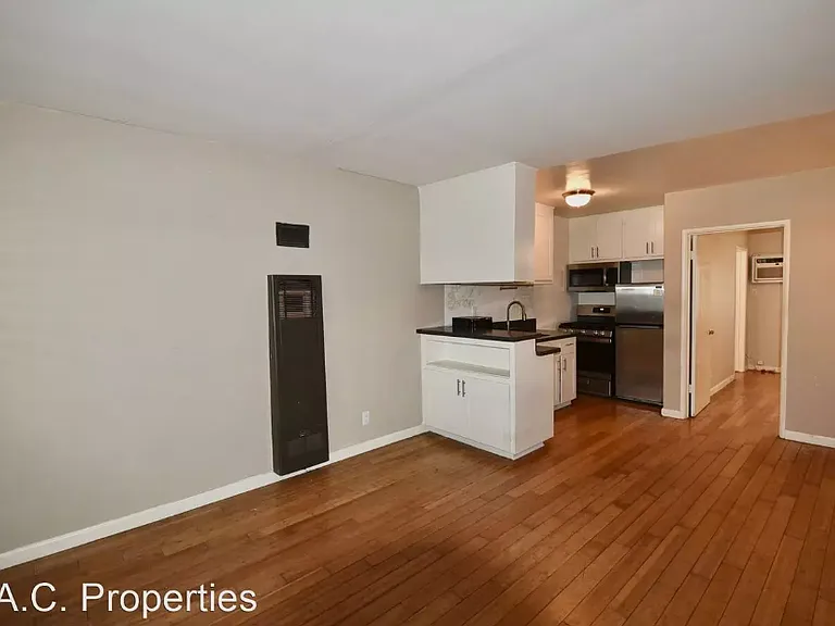 10645 Valley Spring Ln — Photo 5