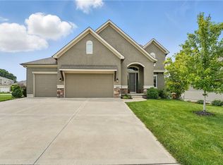 14445 Thousand Oaks Pl, Parkville, MO 64152