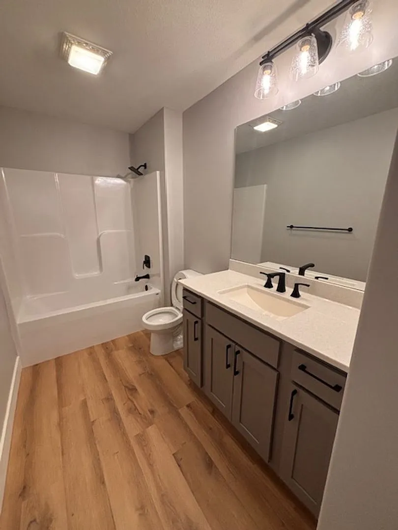 3 bed, 1782 sqft, $2,100 — Photo 4