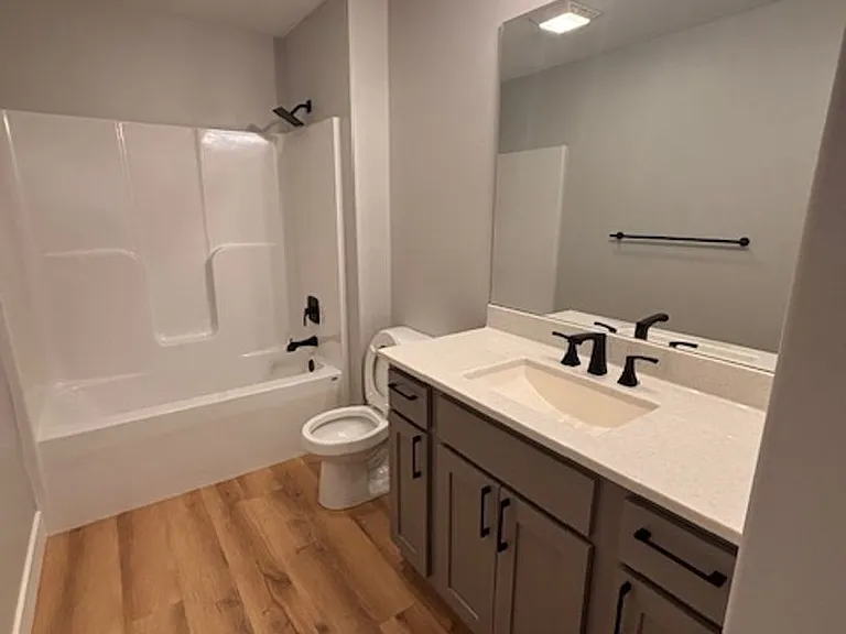 2608 Paige Ln — Photo 4