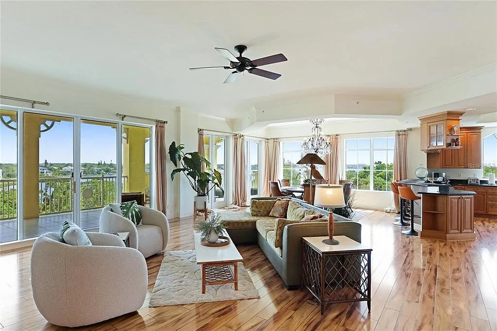 3 bed, 3.5 bath, 3524 sqft, $15,000 — Photo 2