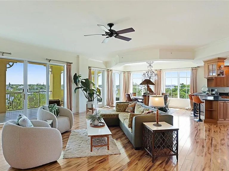 1308 Old Stickney Point Rd #WP3 — Photo 2