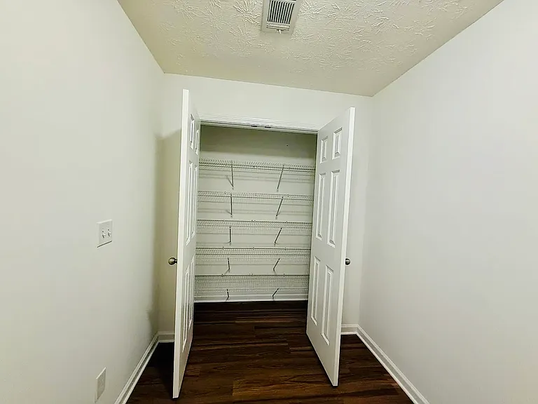 449 Bellbrook Ln — Photo 3