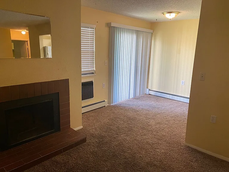 512 E Monroe Dr #C312 — Photo 2