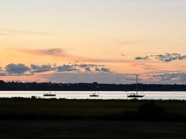 975 Anthony Rd, Portsmouth, RI 02871