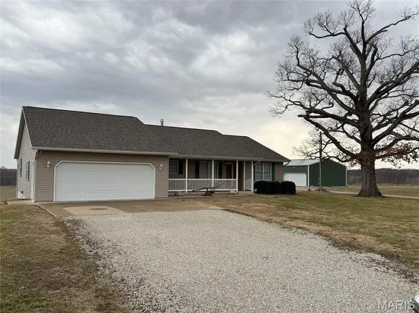 3138 N 1325th St, Herrick, IL 62431