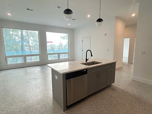 2nd image of 124 South St #212