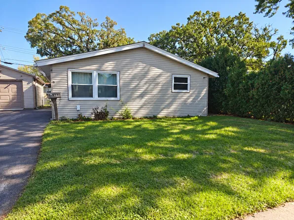 827 Monroe Ave, Carpentersville, IL 60110